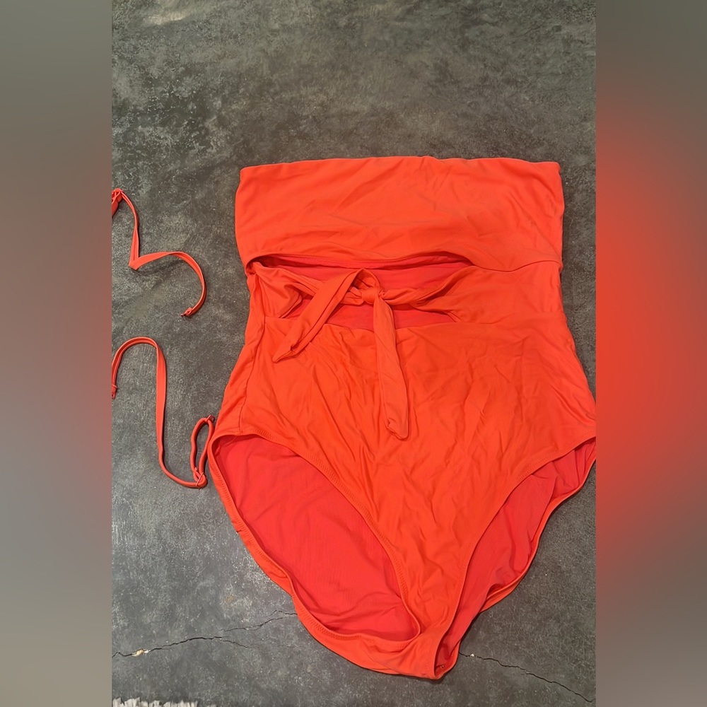 Aerie wrap strapless one piece with optional straps